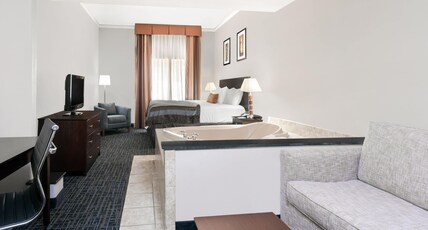 Wingate Athens Room Type - 1 King Bed, Studio Suite, Non-Smoking