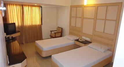 Hotel Sree Murugan Room Type - Deluxe Double Room(AC)