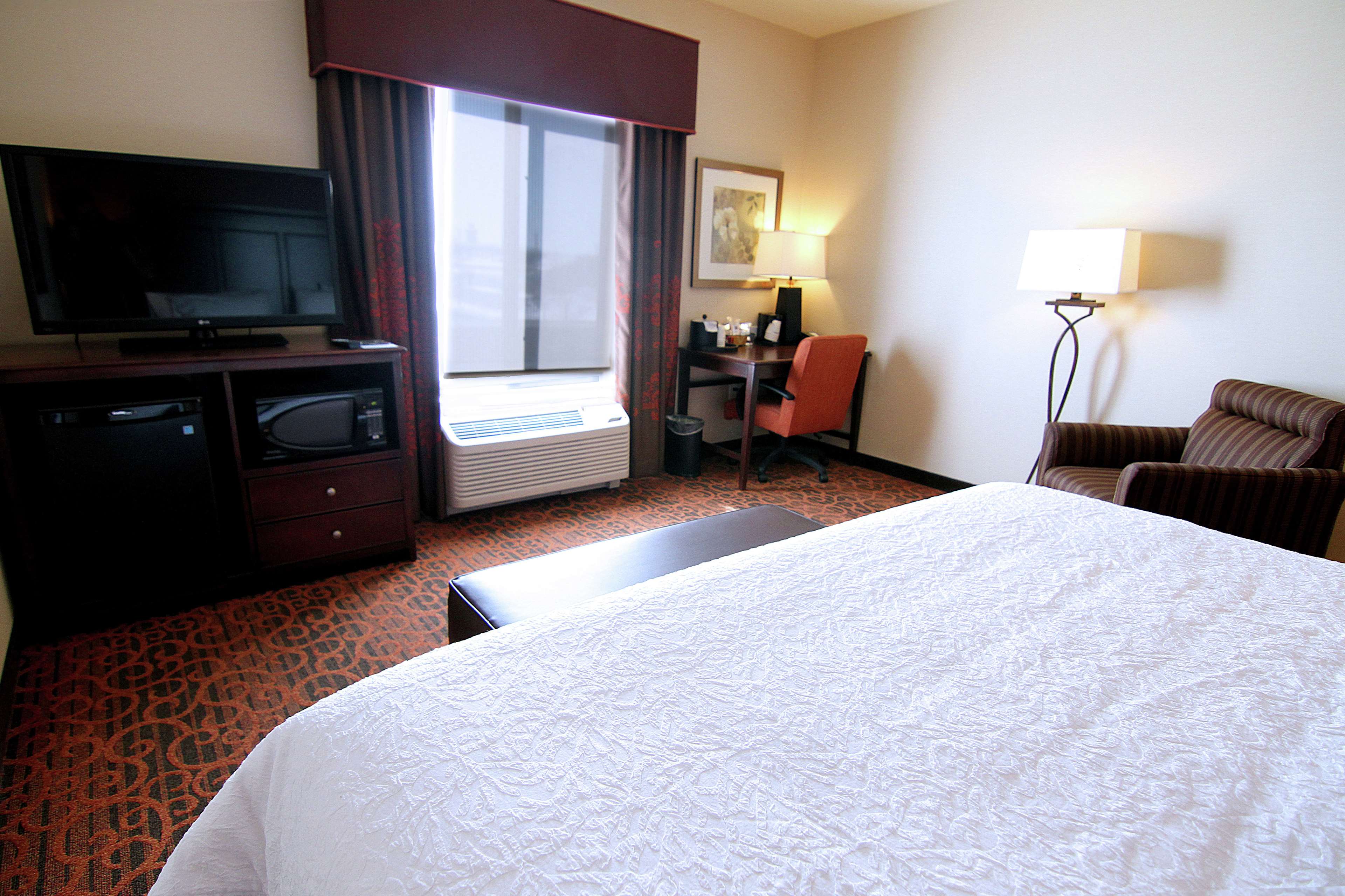 Hampton Inn & Suites Grand Forks, ND - Tap to explore photos