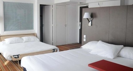 ibis Styles Segre Room Type - Standard suite with 1 double bed and 1 single bed