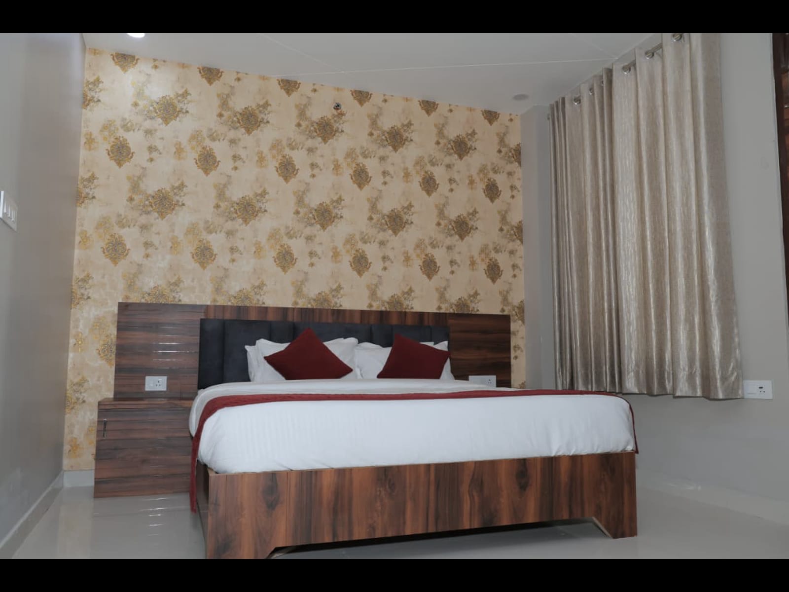 Hotel Om Palace Sikar Road Jaipur - Tap to explore photos