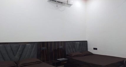 Saavi Home Stay Room Type - Super Deluxe Room