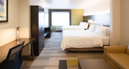 Holiday Inn Express & Suites Worthington, an IHG Hotel Room Type - 2 Queen Beds Suite Sofa Bed
