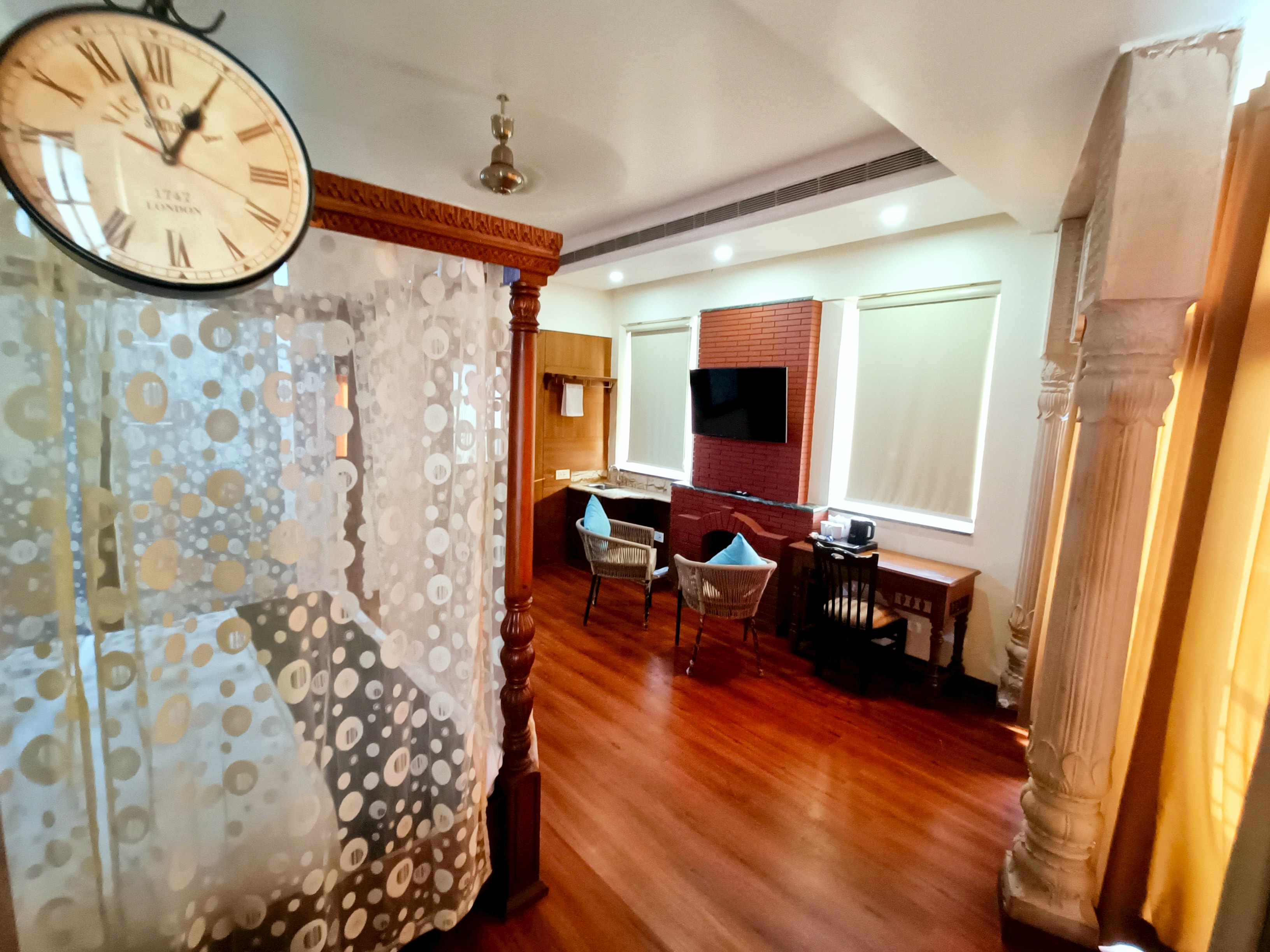 Hotel Sun Grand (100 meters away from Taj Mahal) - Tap to explore photos