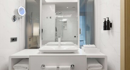 Wyndham Grand Istanbul Levent Room Type - Deluxe Room Twin Bed with City View