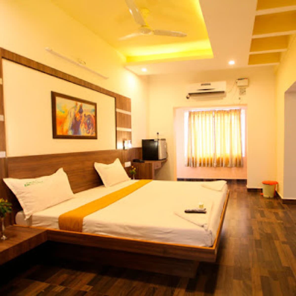 HOTEL EMERALD REGENCY - Tap to explore photos
