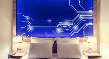 Mercure Poitiers Site du Futuroscope Hotel Room Type - Classic Room, one double bed and one single bed