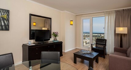 Crowne Plaza Tel Aviv Beach Room Type - 1 King Junior Suite Lounge Access Crowne Plaza Tel Aviv Beach Room Type - 1 King Junior Suite Lounge Access