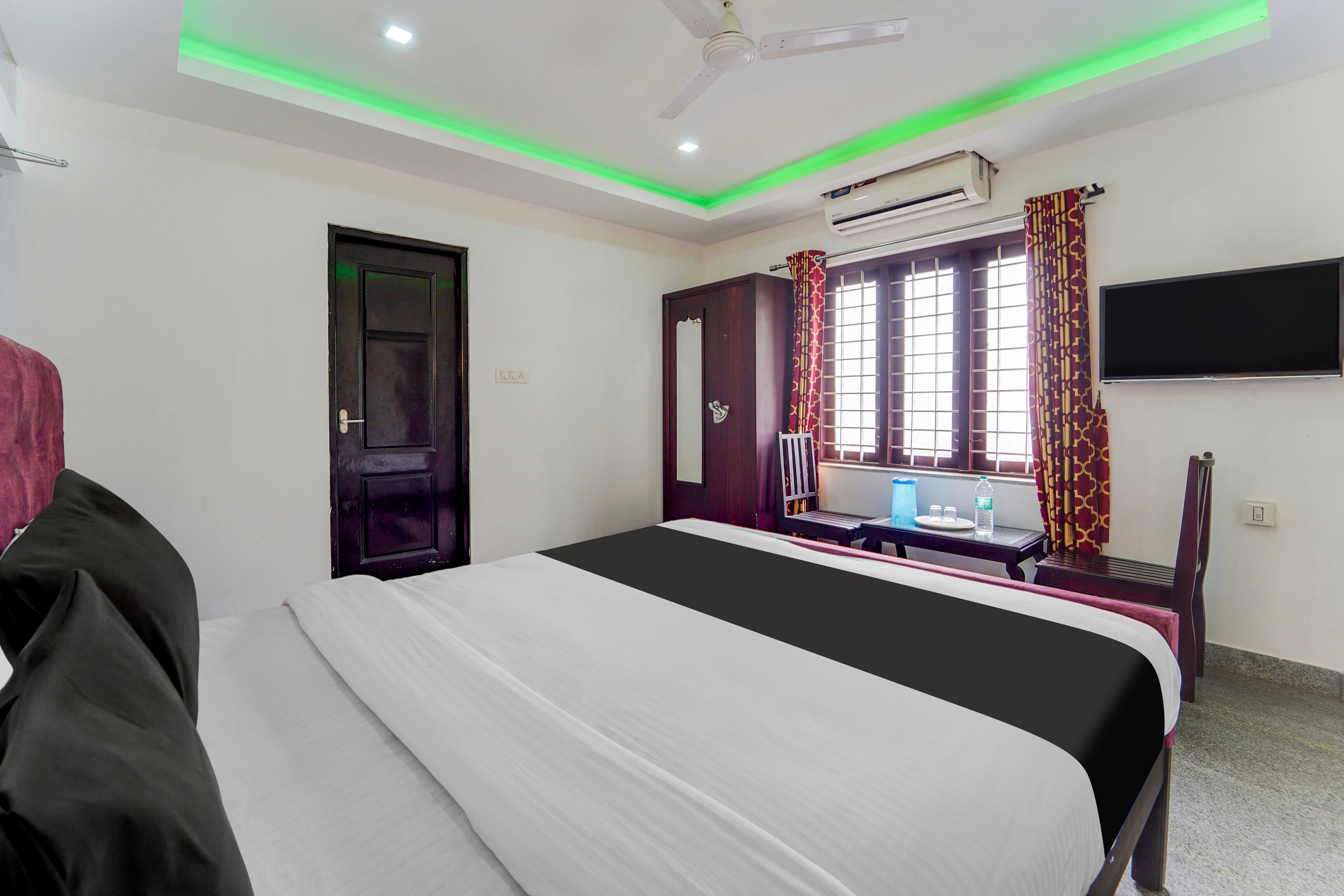 Hotel O Aluva Town - Tap to explore photos