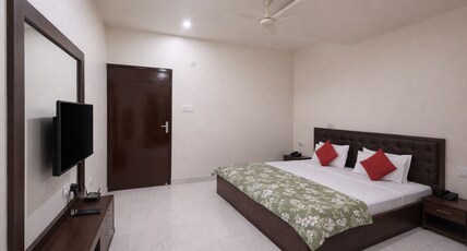 HOTEL RISE Room Type - Luxury AC Room
