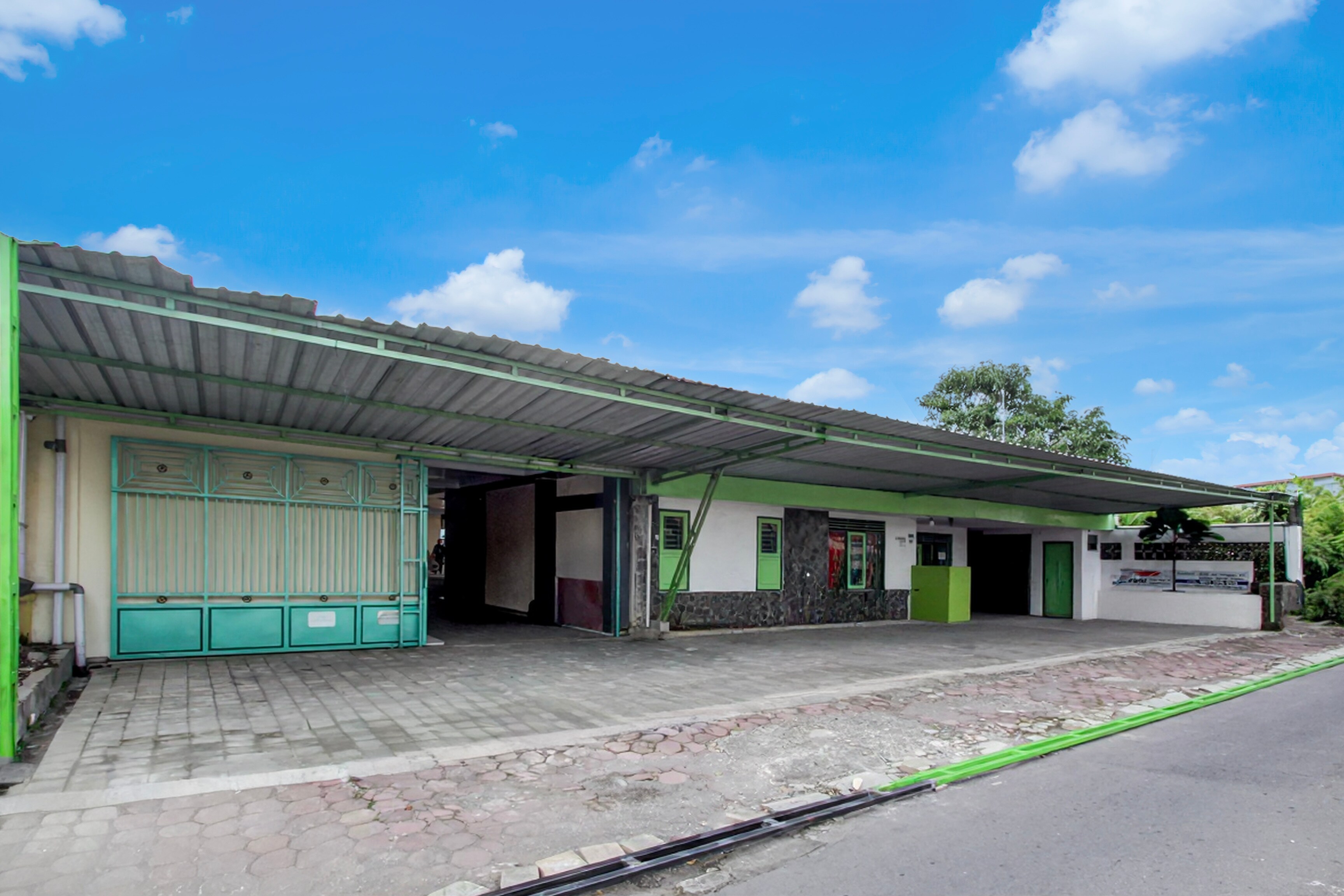 OYO 95019 Jeppi Homestay - Tap to explore photos