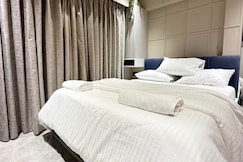 Private Ensuite Room in Modern Apartment