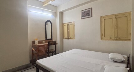 SRI VENKATESWAR LODGE, VARANASI Room Type - Standard Double Room