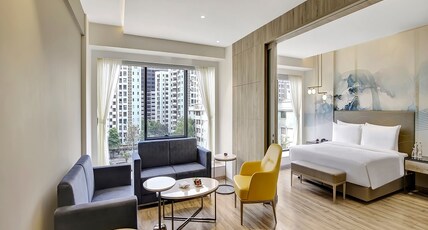 Park Inn by Radisson Surat Room Type - Suite Room with Living Area and Bathtub