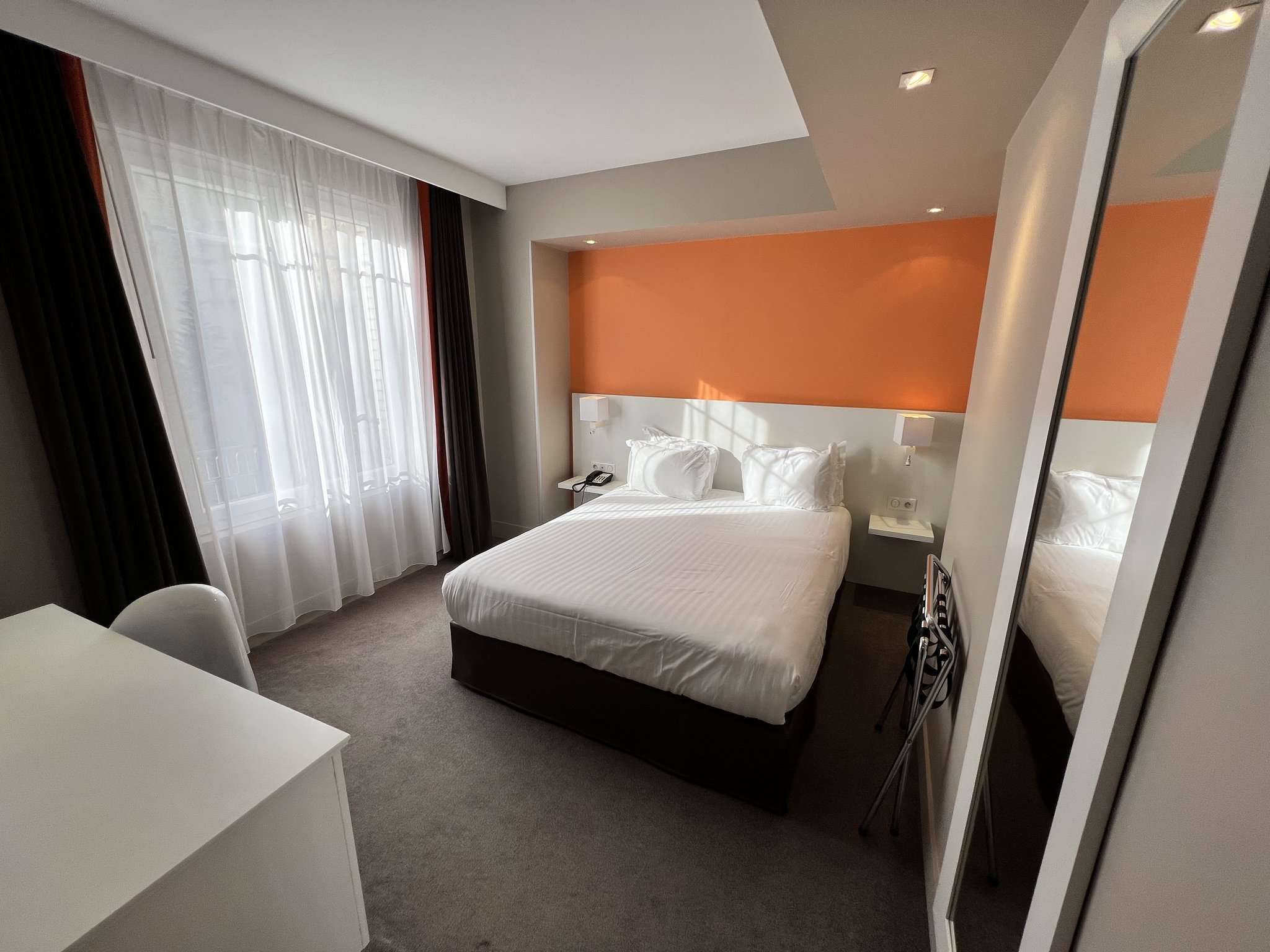 Holiday Inn Paris - Auteuil - Tap to explore photos