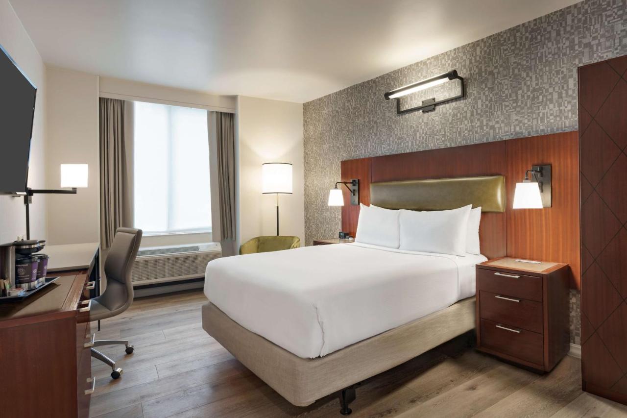 DoubleTree by Hilton New York Downtown - Tap to explore photos