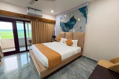 THE GOLDEN PALM RESORT & HOTEL