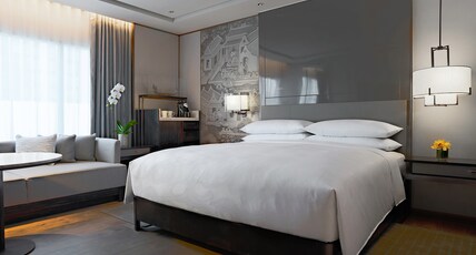 JW Marriott Hotel Bangkok Room Type - Executive lounge access, Larger Guest room, 1 King, City view, Corner room JW Marriott Hotel Bangkok Room Type - Executive lounge access, Larger Guest room, 1 King, City view, Corner room