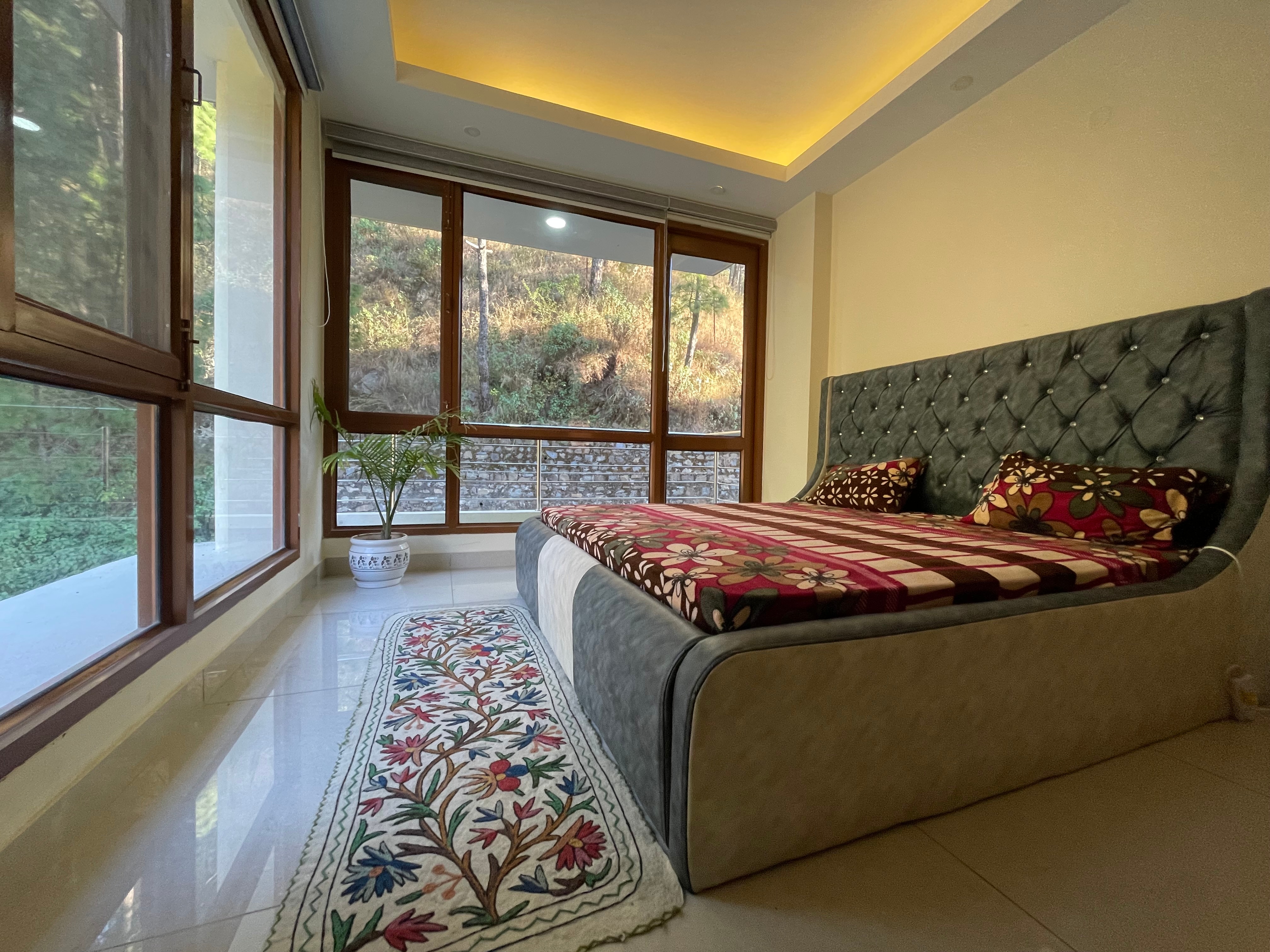 The Woods Barog |Entire 2 BHK Homestay - Tap to explore photos