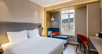 Holiday Inn Express LITANG Room Type - 1 King Suite