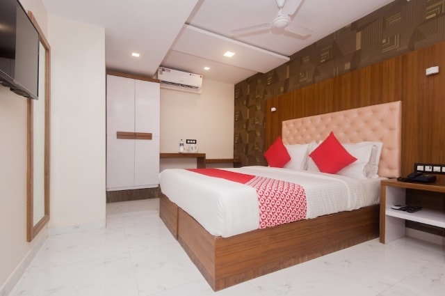 Qubestay Airport Capsule Hostel | Rooms & Dorms - Tap to explore photos