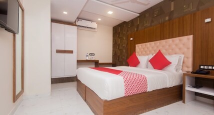 Qubestay Airport Capsule Hostel | Rooms & Dorms Room Type - Deluxe Private Room With Attached Bathroom