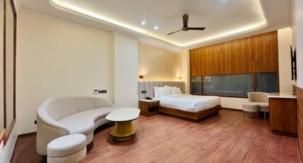 Le OVAL Hotel & Resorts Room Type - Executive Room (King Bed)