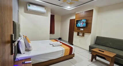 Hotel Sunrise View Room Type - Deluxe Room with City View Hotel Sunrise View Room Type - Deluxe Room with City View