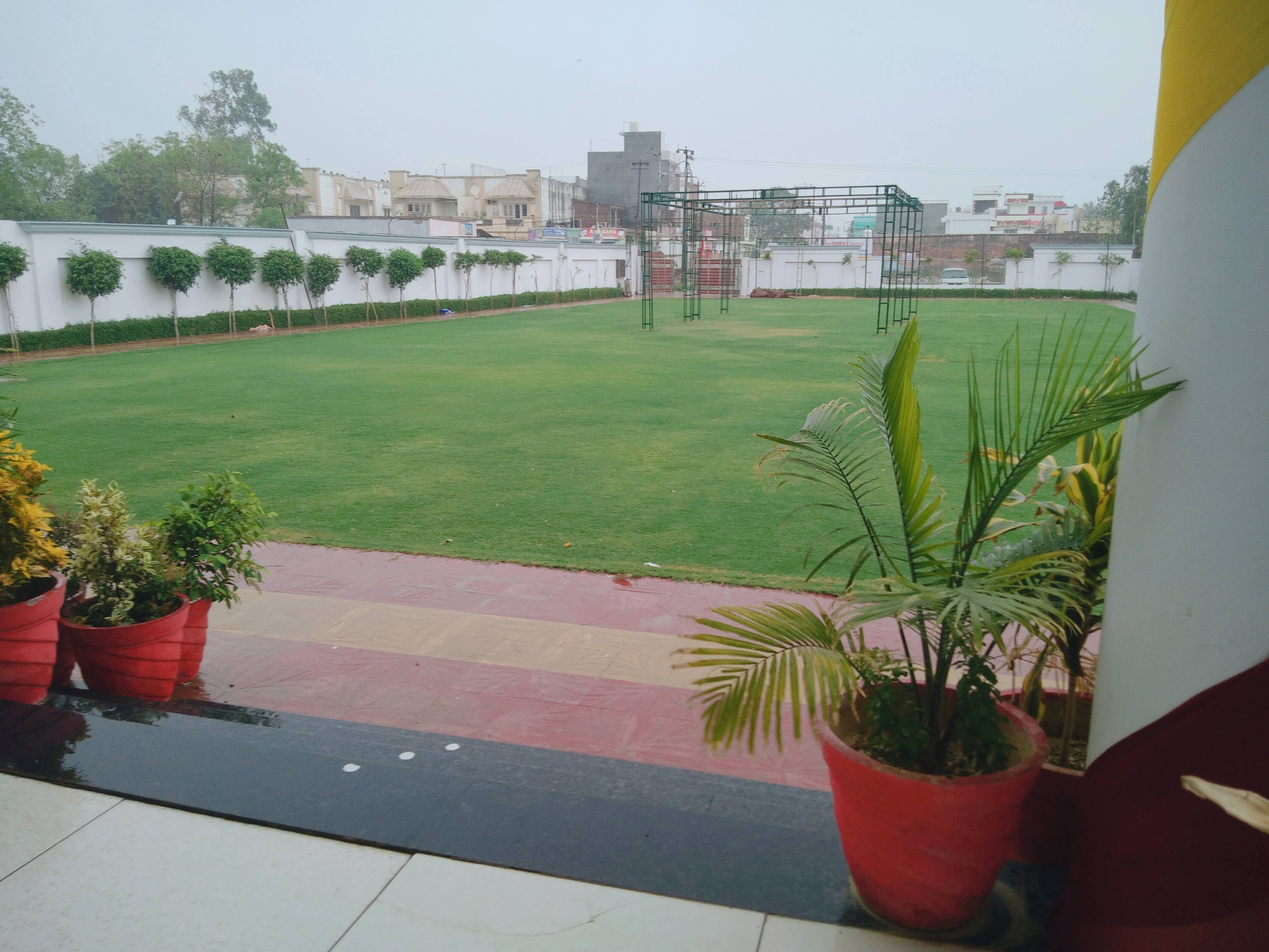 Hotel Kailash Mansarover And Banquet Hall - Tap to explore photos