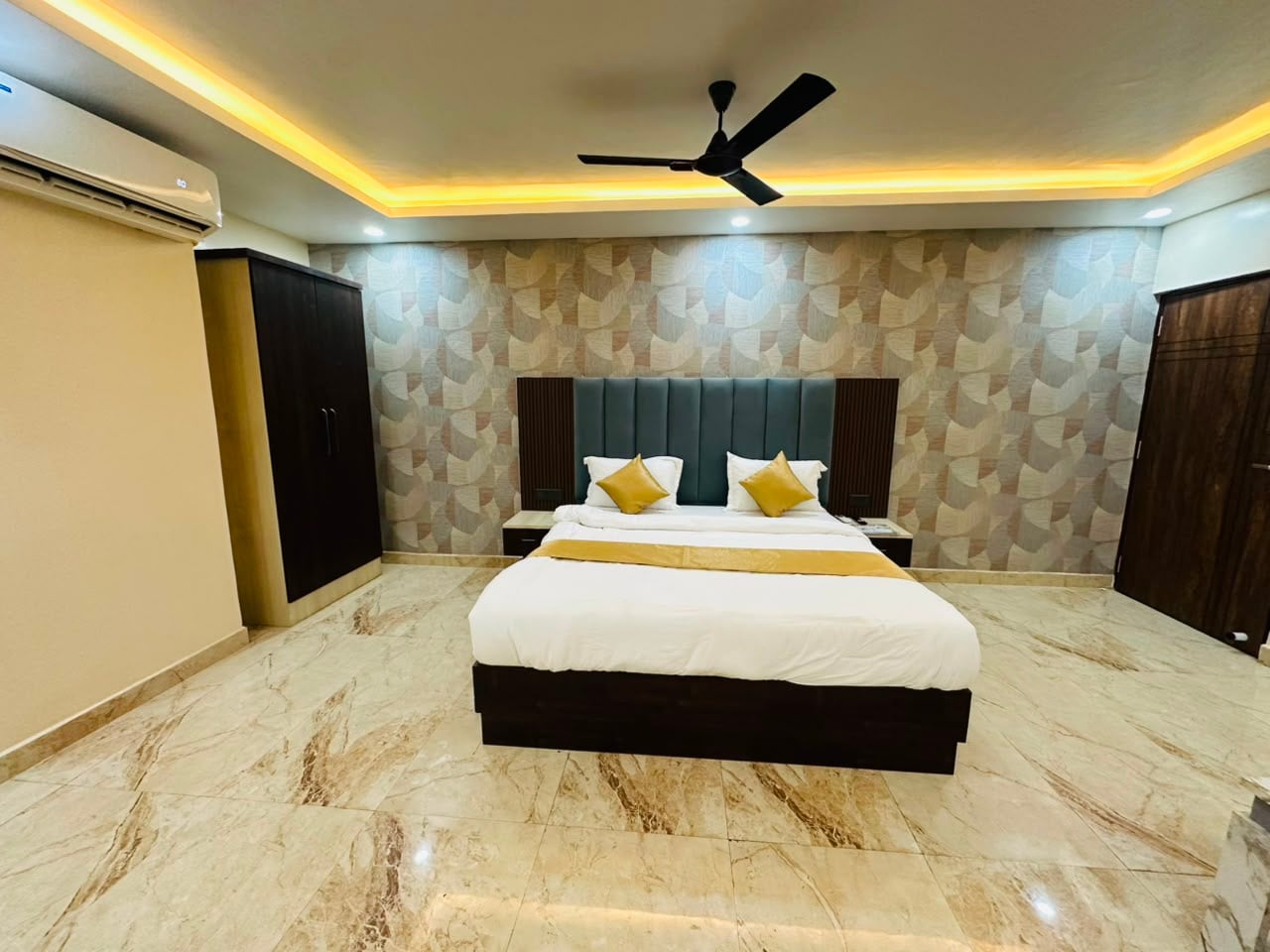 HOTEL AASH - Tap to explore photos