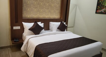 PEARL GARDEN RESORT Room Type - Deluxe Double Room