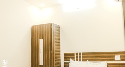 R N HOTEL Room Type - King Bed Room with City View