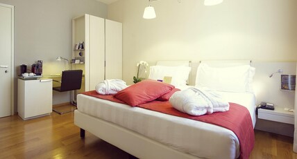 Mercure Milano Solari Room Type - Superior double room with 1 King size bed Mercure Milano Solari Room Type - Superior double room with 1 King size bed