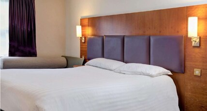 The Milestone Peterborough Hotel, Sure Collection by BW Room Type - Accessible - 1 Double, Mobility Accessible, Bathtub, Non-Smoking The Milestone Peterborough Hotel, Sure Collection by BW Room Type - Accessible - 1 Double, Mobility Accessible, Bathtub, Non-Smoking
