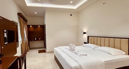 Hillview Residency Room Type - Deluxe with King Bed (NON AC)