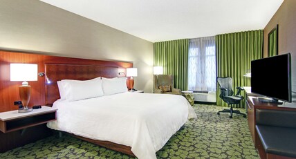Hilton Garden Inn Toronto/Markham Room Type - 1 KING BED