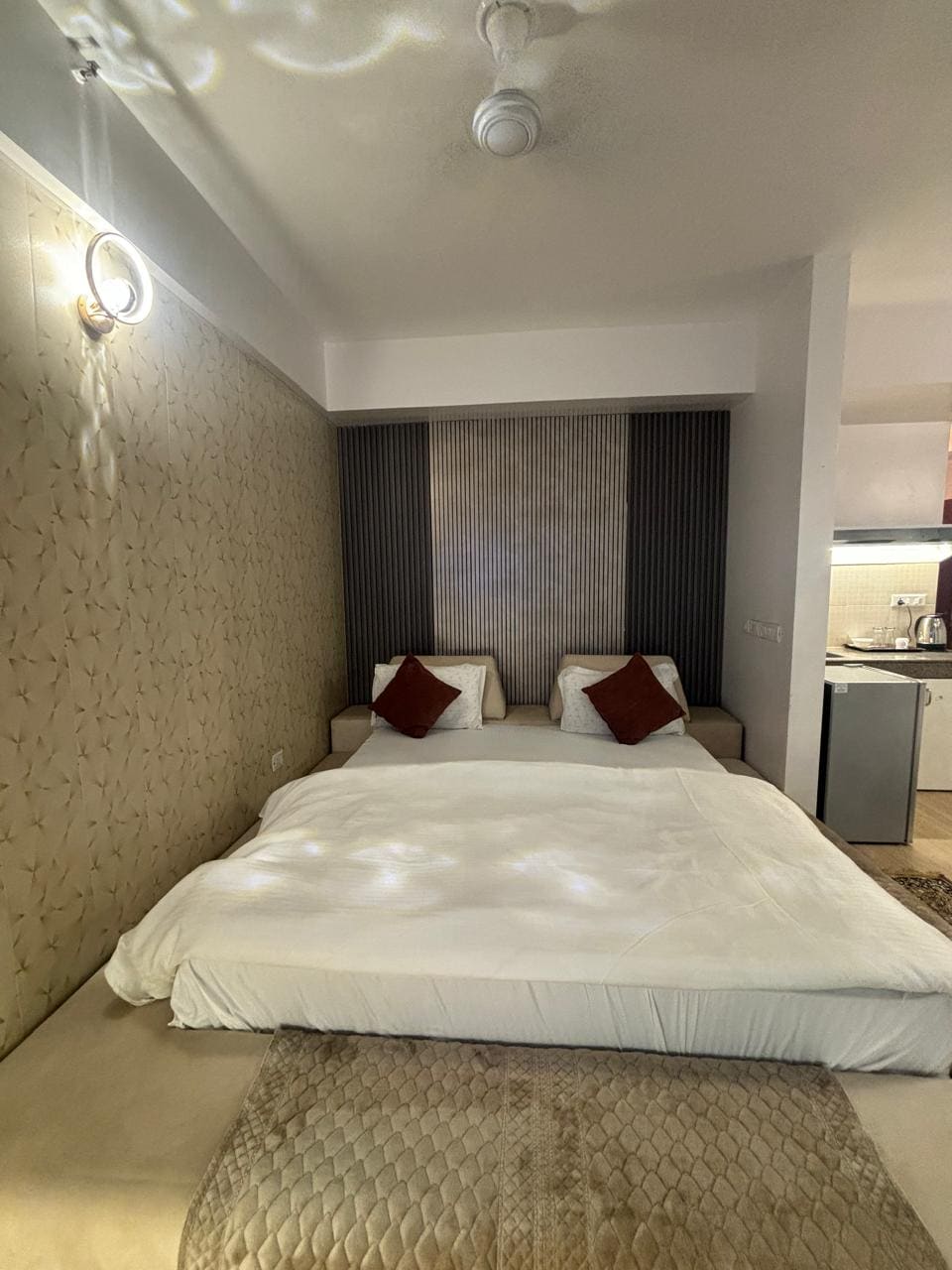 Hotel The Amerin Suites Inn, Gomti Nagar Lucknow - Tap to explore photos