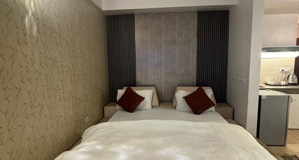 Hotel The Amerin Suites Inn,  Gomti Nagar Lucknow Room Type - King room