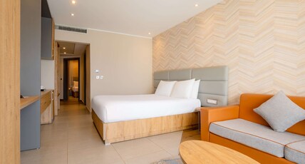 DoubleTree by Hilton Malta Room Type - TWO BDRM FAM RM-VIEW