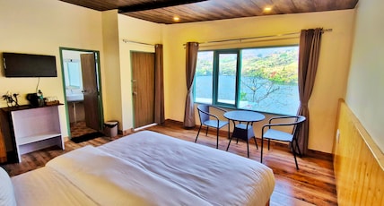 Happy Owls Cafe and Lodge Room Type - Spacious Lake-View Rooms Happy Owls Cafe and Lodge Room Type - Spacious Lake-View Rooms