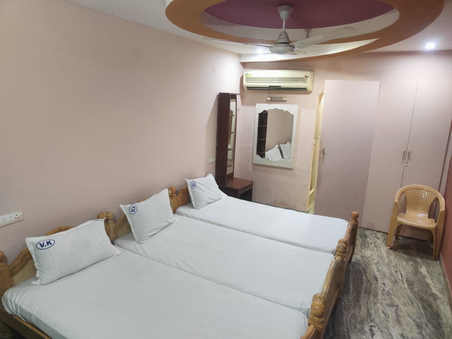 Le Grace Inn (Iyer Bungalow) - Tap to explore photos