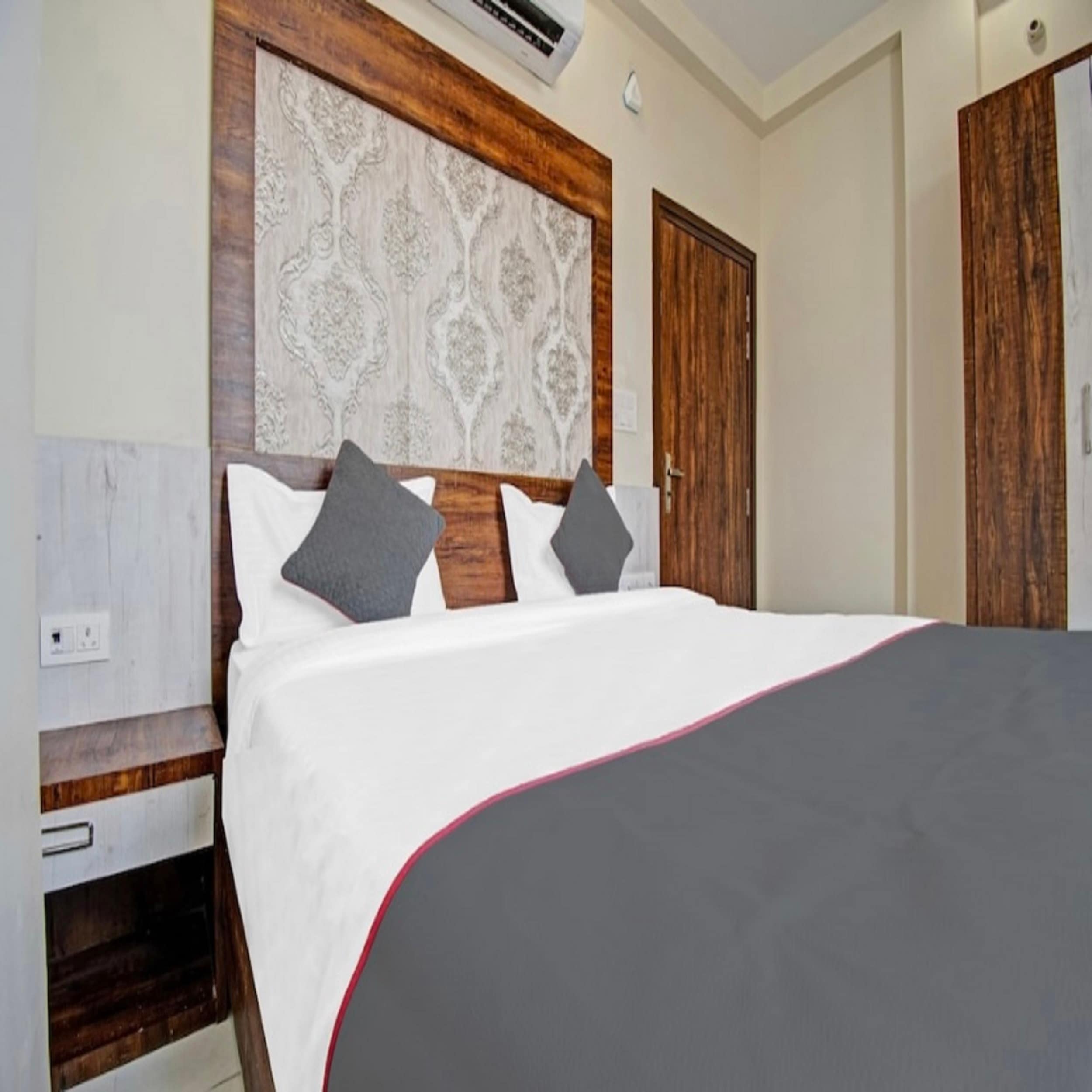 Hotel Hari Inn, - Tap to explore photos