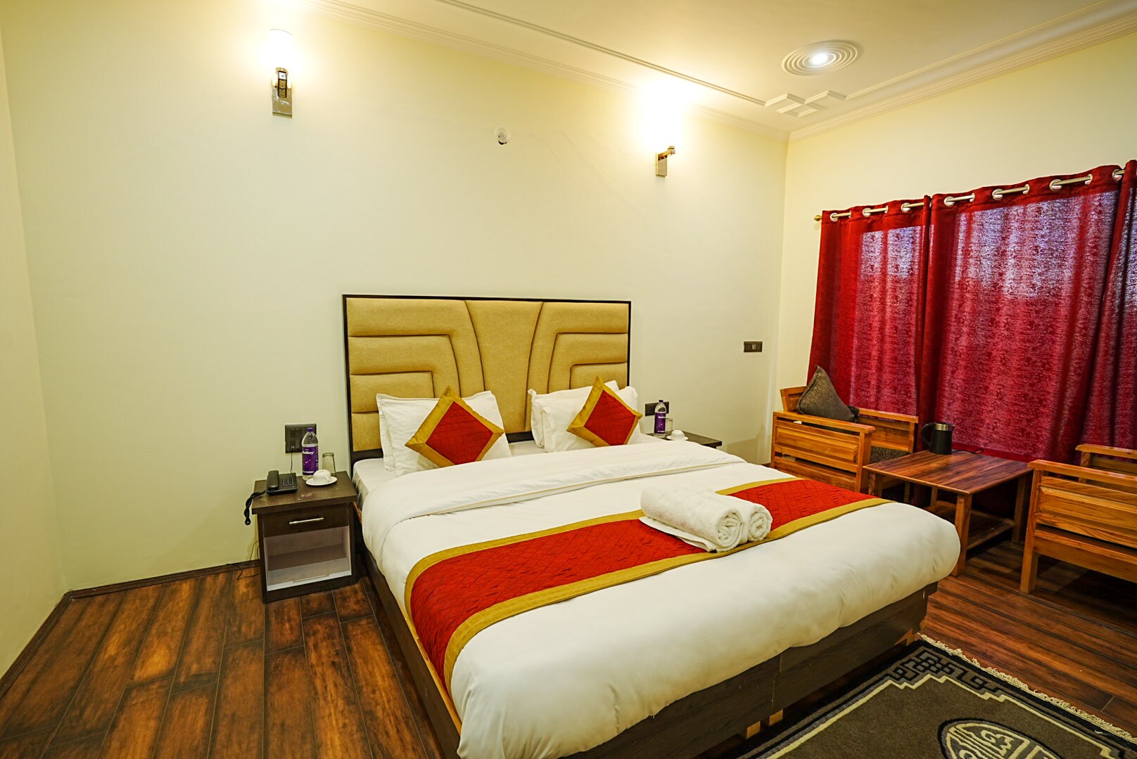 Summer Inn - 10 mins From the Leh Airport - Tap to explore photos