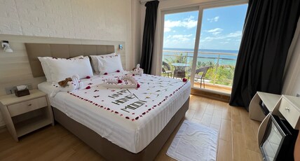iCom Marina Sea View Room Type - Queen Room with Sea View