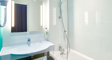 ibis Styles Bayonne Centre Gare Room Type - Family Room with 1 double bed and 1 sofa bed for 2 people