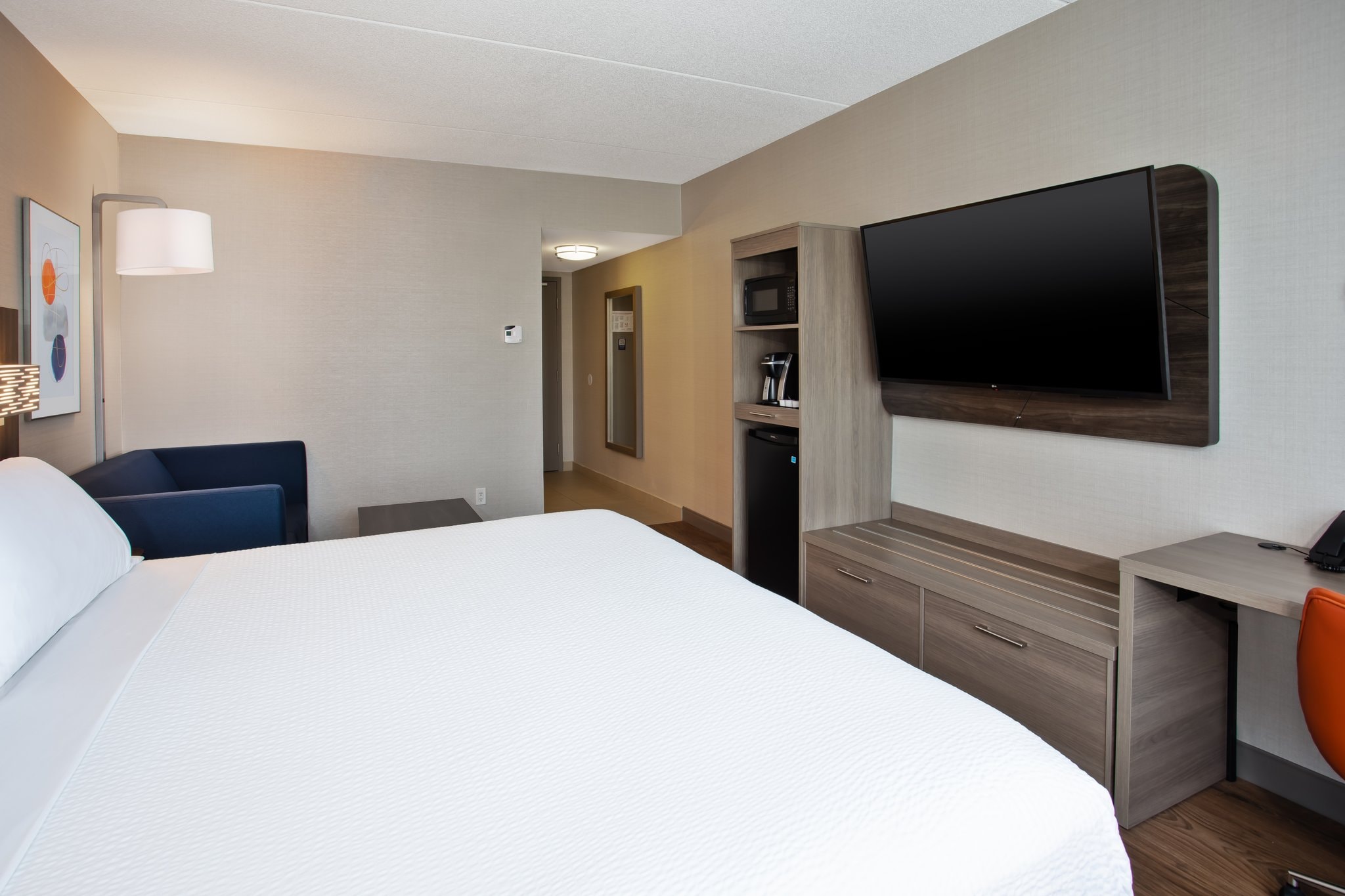 Holiday Inn Express & Suites Kingston Central - Tap to explore photos