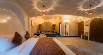 Hotel Magenta-City Center Bani Park Jaipur Room Type - Jal Mahal Palace Room
