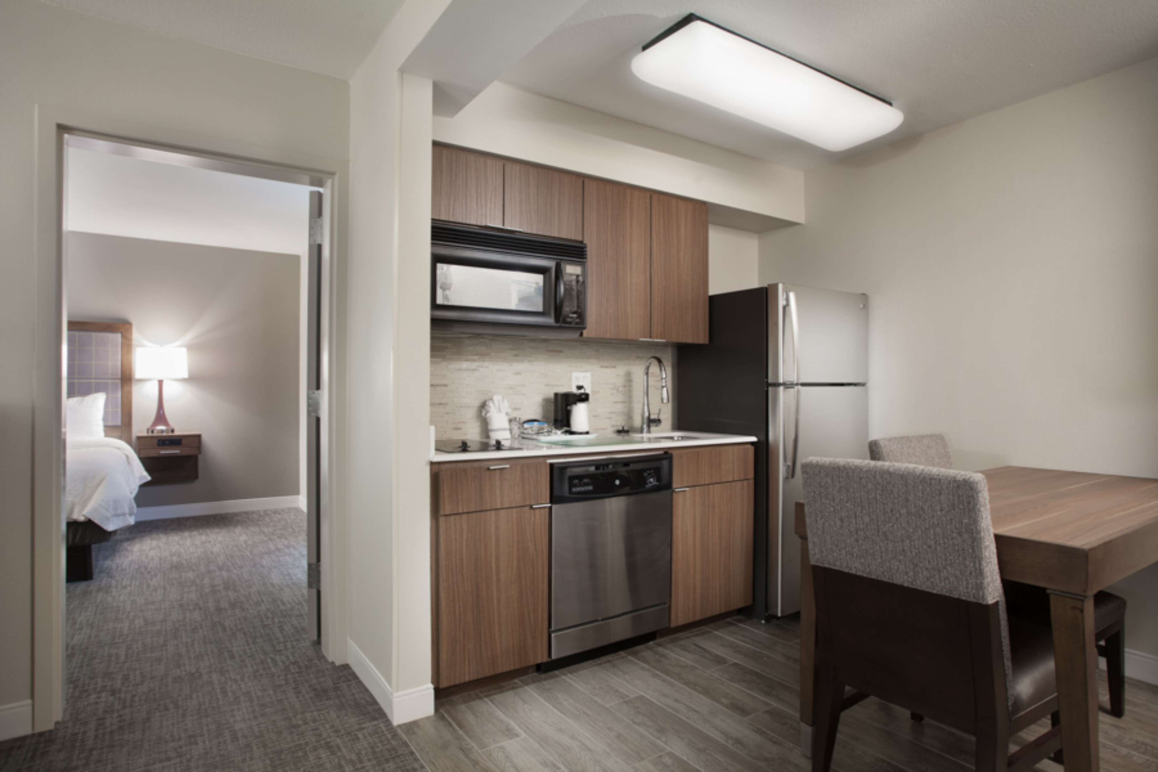 Hampton Inn & Suites Dallas DFW Airport North Grapevine - Tap to explore photos