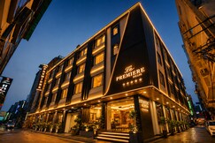 Hotel Le Premier Near Delhi Airport