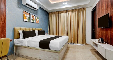 Super Townhouse Sector 51 Gurgaon Room Type - Classic with Balcony